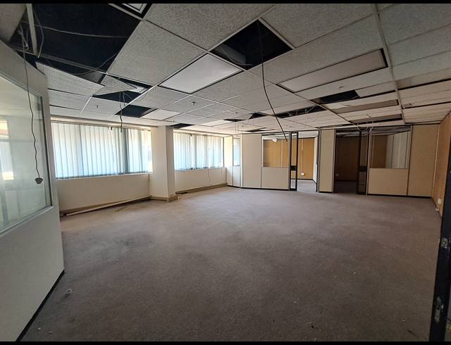 134M² OFFICE TO LET IN DUNKELD WEST